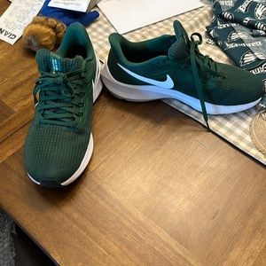 Nike Air Zoom Pegasus 39 - Green. Nike shoes.
